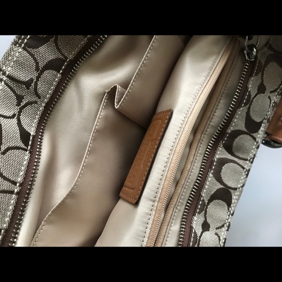 Authentic Coach signature handbag - Picture 5 of 8